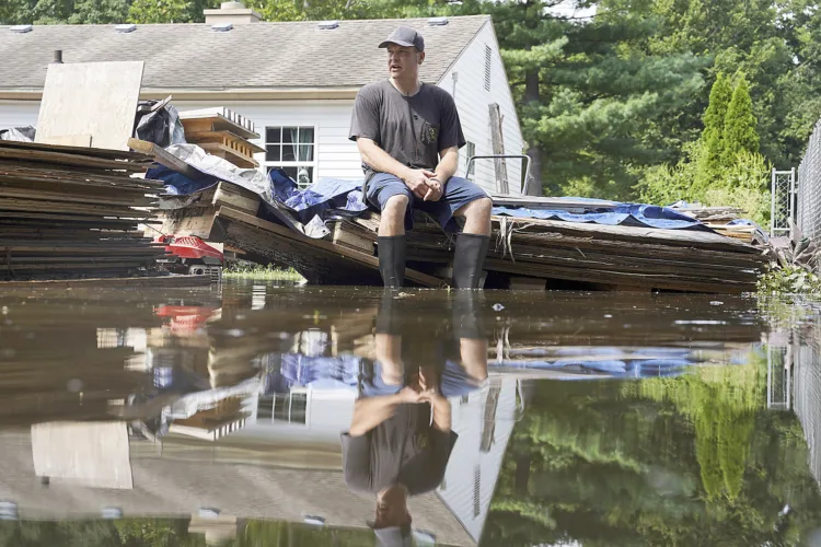 Heavy rain floods Midwest